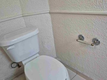 Bonita y Amplia  Casa con Vigilancia!!