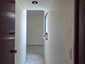 Bonita y Amplia  Casa con Vigilancia!!