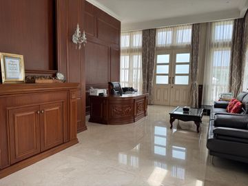 DIJUAL VILLA SUPER BESAR, MEWAH & FURNISH, COCOK UNTUK KELUARGA BESAR!