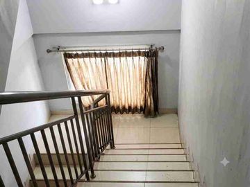 RUMAH STRATEGIS SAWAH BESAR 3,5 LANTAI DISEKITARNYA USAHA SPARE PART