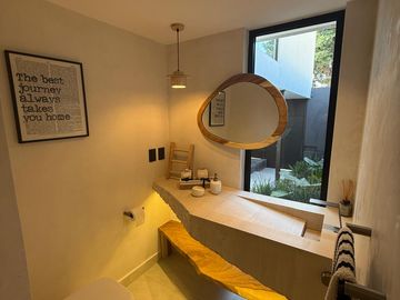 Casa Nueva en Lomas de Tecamachalco en Venta con Jardín