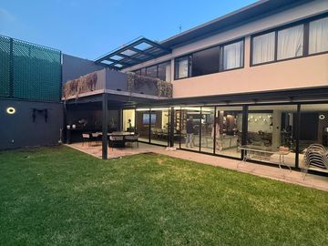 Casa Nueva en Lomas de Tecamachalco en Venta con Jardín