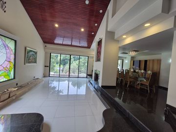Casa en Venta en Bosques de las Lomas con Jardín