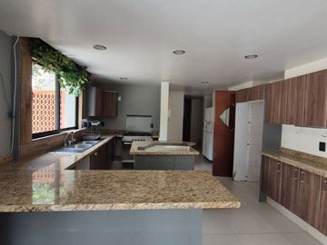 Casa en Venta en Bosques de las Lomas con Jardín
