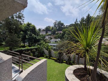 Casa en Venta en Bosques de las Lomas con Jardín