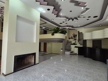 Casa en Venta en Bosques de las Lomas con Jardín