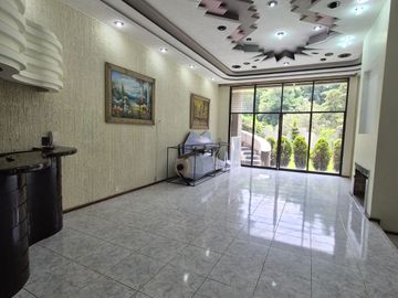 Casa en Venta en Bosques de las Lomas con Jardín