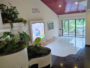 Casa en Venta en Bosques de las Lomas con Jardín