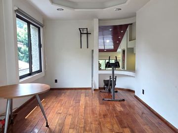 Casa en Venta en Bosques de las Lomas con Jardín