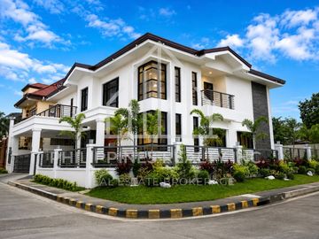 5 Bedroom Interior-decorated House