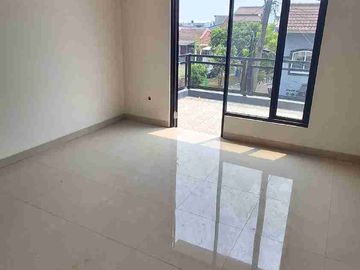 dijual rumah baru di citra raya Cikupa bundaran 3
