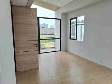 DIJUAL – Rumah Hoek 2 Lantai Brand New Dekat Tol Karawaci 🏠✨