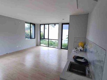 DIJUAL – Rumah Hoek 2 Lantai Brand New Dekat Tol Karawaci 🏠✨