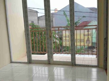 dijual rumah 2 lantai di citra raya Cikupa bundaran 4