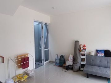Disewakan Rumah Semi Furnish Dekat Kawasan Pendidikan dan Kuliner di Cluster Virginia Village Gading Serpong