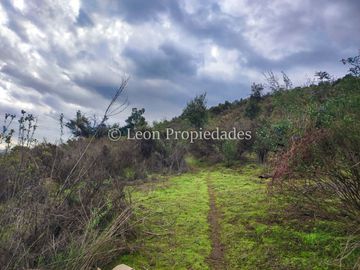 Leon Propiedades vende parcela en condominio, sector Alhué, Curacaví.