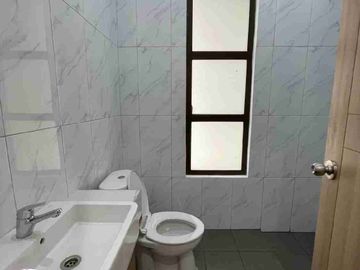 Disewakan Rumah Baru 3 Lantai Lavon Swan City Full Furnished