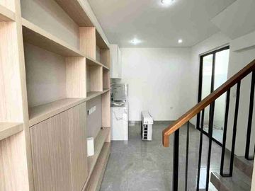 Disewakan Rumah Baru 3 Lantai Lavon Swan City Full Furnished