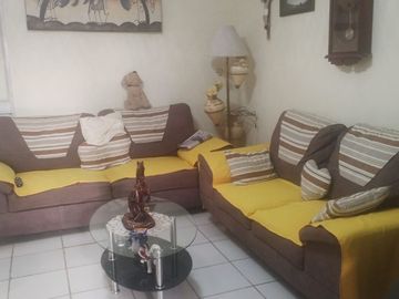CASA DE TRES PISOS EN VENTA LEON I LEÓN, GTO. CERCA DE PLAZA GALERÍAS.
