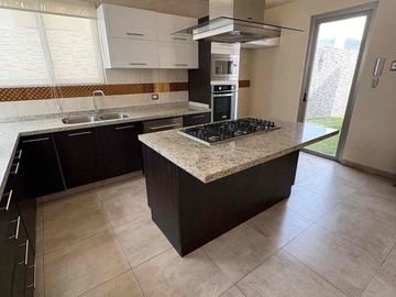 4a. RECAMARA EN PLANTA BAJA. EXCLUSIVO RECIDENCIAL EN METEPEC.