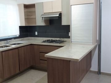 Hermosa Casa amplia en Fraccionamiento Foret, Zapopan.