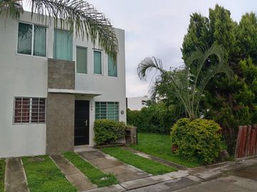 Hermosa Casa amplia en Fraccionamiento Foret, Zapopan.