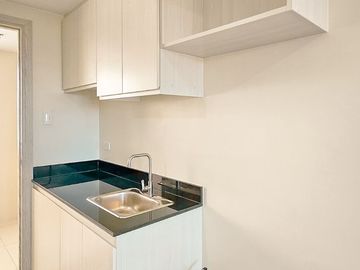 Bare Studio Condo for Rent in Hawthorne Heights Katipunan QC Near Ateneo