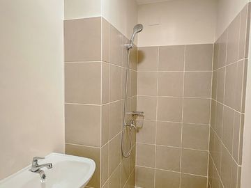 Bare Studio Condo for Rent in Hawthorne Heights Katipunan QC Near Ateneo