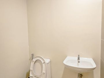 Bare Studio Condo for Rent in Hawthorne Heights Katipunan QC Near Ateneo
