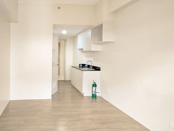 Bare Studio Condo for Rent in Hawthorne Heights Katipunan QC Near Ateneo