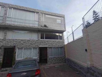 Renta casa 3 dormitorios con patio y terraza sector Pusuqui, Pomasqui
