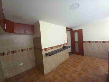 Renta casa 3 dormitorios con patio y terraza sector Pusuqui, Pomasqui