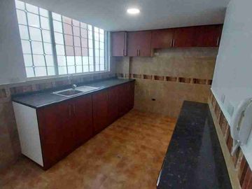 Renta casa 3 dormitorios con patio y terraza sector Pusuqui, Pomasqui
