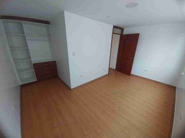 Renta casa 3 dormitorios con patio y terraza sector Pusuqui, Pomasqui
