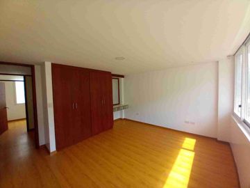 Renta casa 3 dormitorios con patio y terraza sector Pusuqui, Pomasqui