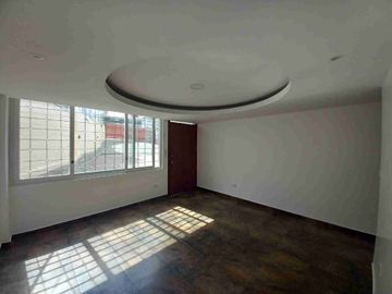 Renta casa 3 dormitorios con patio y terraza sector Pusuqui, Pomasqui