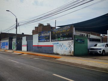 VENDO AMPLIO LOCAL COMERCIAL UBICADO  EN PLENA AVENIDA CARLOS IZAGUIRRE SAN MARTIN DE PORRES