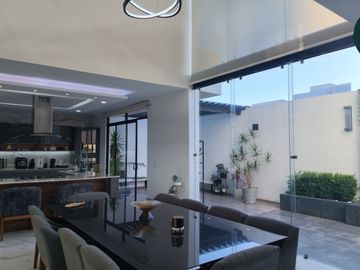 CASA EN VENTA EN RINCÓN ESMERALDA, ZONA PLATEADA