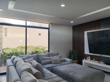 CASA EN VENTA EN RINCÓN ESMERALDA, ZONA PLATEADA