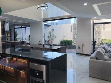 CASA EN VENTA EN RINCÓN ESMERALDA, ZONA PLATEADA
