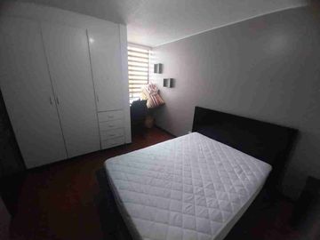 Renta departamento amoblado 3 dormitorios sector El Pinar cerca a Centro comercial El Bosque
