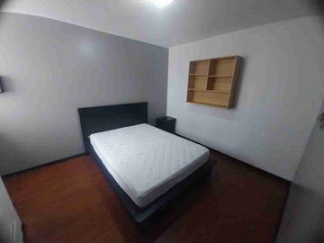 Renta departamento amoblado 3 dormitorios sector El Pinar cerca a Centro comercial El Bosque