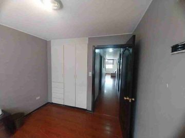 Renta departamento amoblado 3 dormitorios sector El Pinar cerca a Centro comercial El Bosque