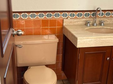 CASA EN RENTA EN LAS CAÑADAS