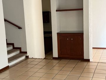 CASA EN RENTA EN LAS CAÑADAS
