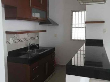 Amplia casa en renta con habitación en PB
