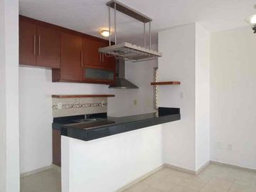 Amplia casa en renta con habitación en PB