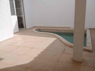 Amplia casa en renta con habitación en PB