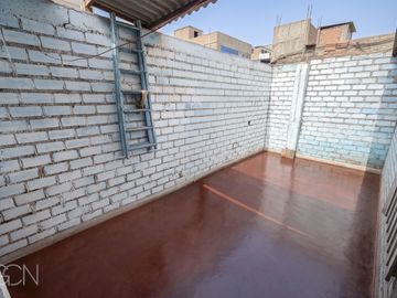 ¡GRAN OPORTUNIDAD EN COMAS! CASA DE 4 DORMITORIOS CERCA AL METROPOLITANO POR USD 100,000