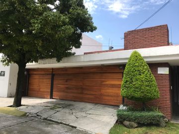 DENTRO DE PRIVADA CASA EN VENTA, ESTÁ POR MONTE LIBANO Y PALMAS